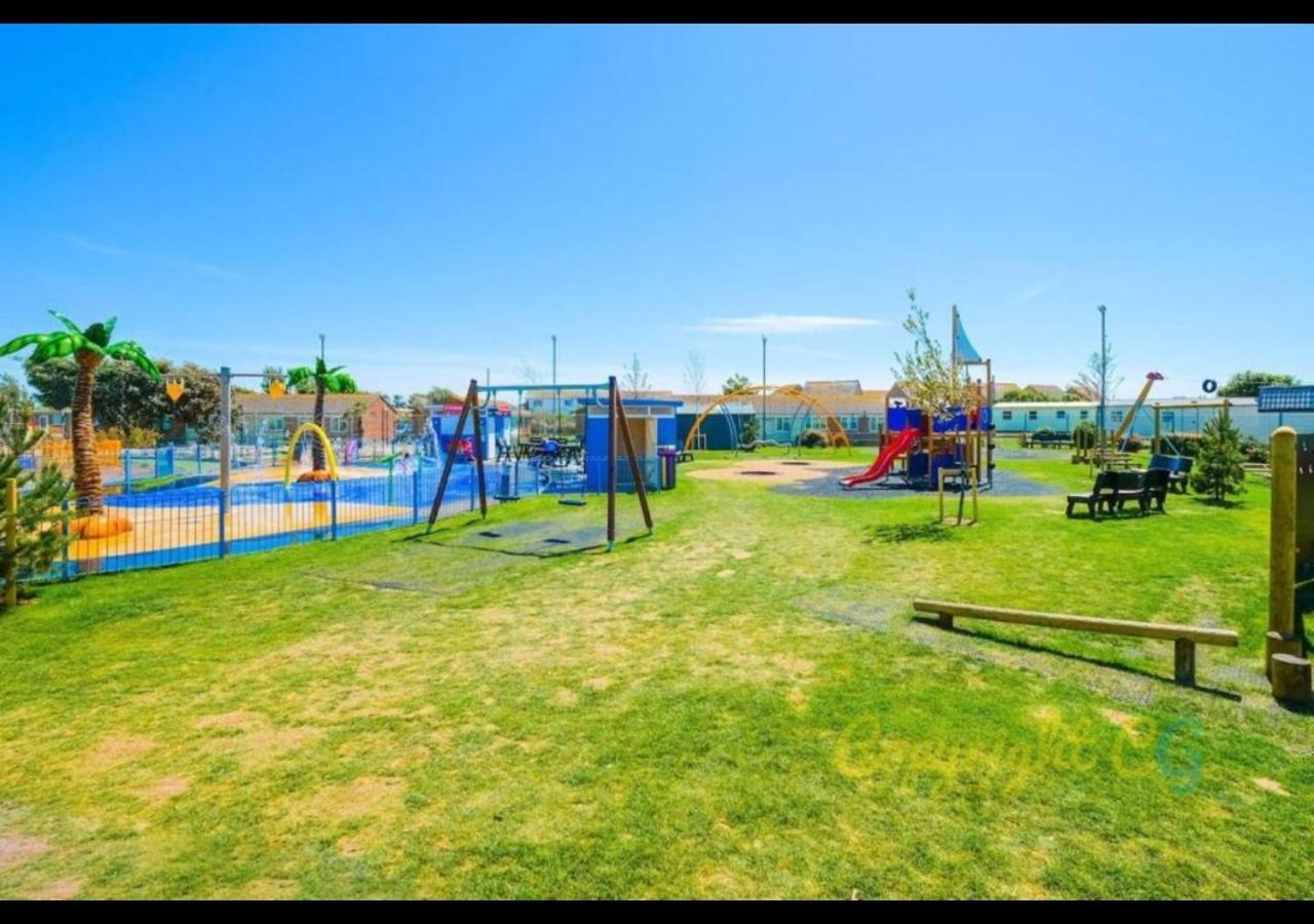 Mp768 - Camber Sands Holiday Park - Huge Lodge - Small Dog Friendly - Sleeps 8 Eksteriør bilde
