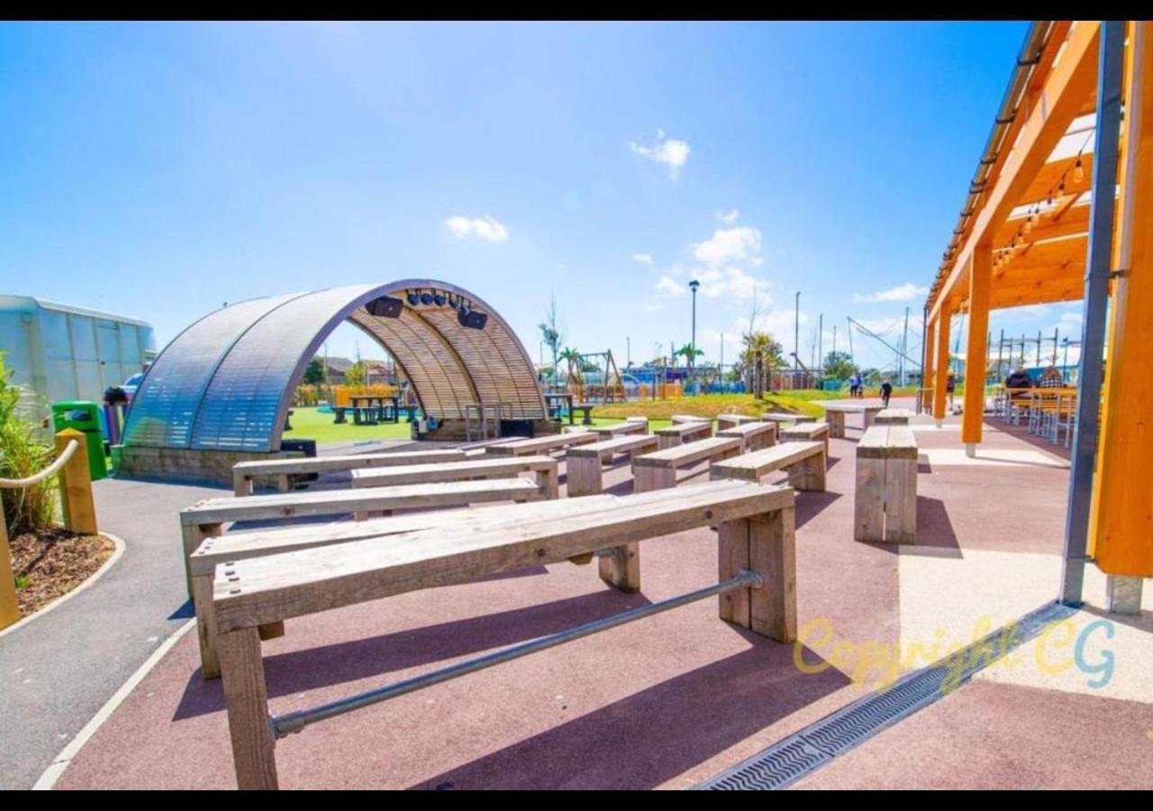 Mp768 - Camber Sands Holiday Park - Huge Lodge - Small Dog Friendly - Sleeps 8 Eksteriør bilde